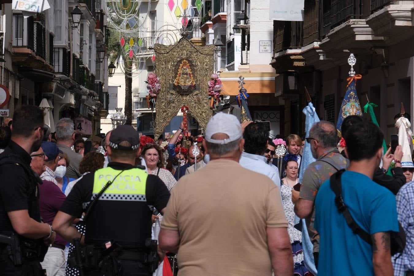 Fotos: Misa de romeros y visita a la Patrona de la hermandad del Rocío de Cádiz