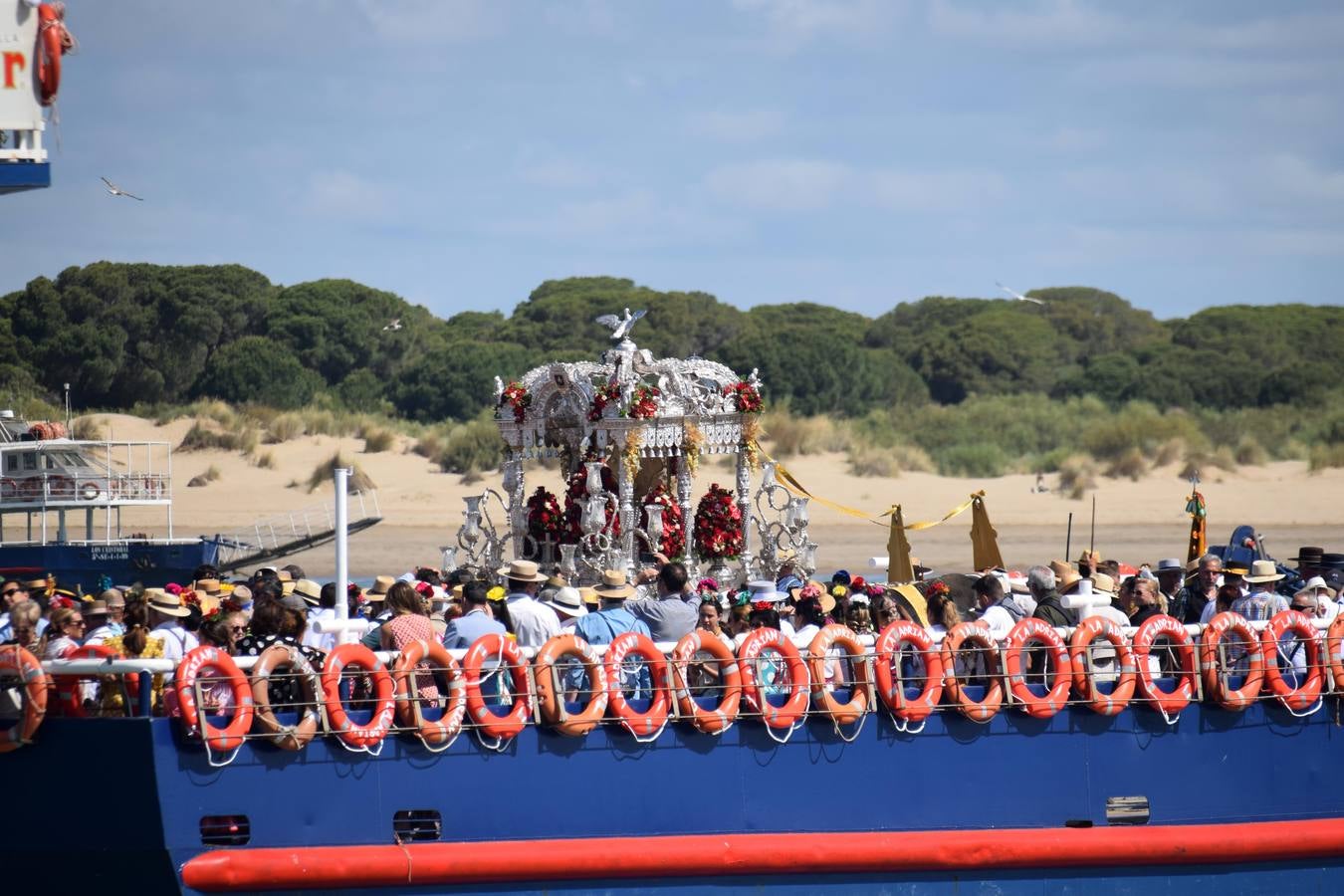 Doñana se llena de color con los peregrinos