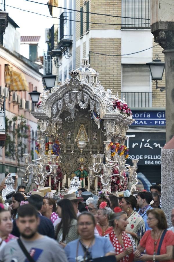 Salida de la hermandad del Rocío de la Macarena