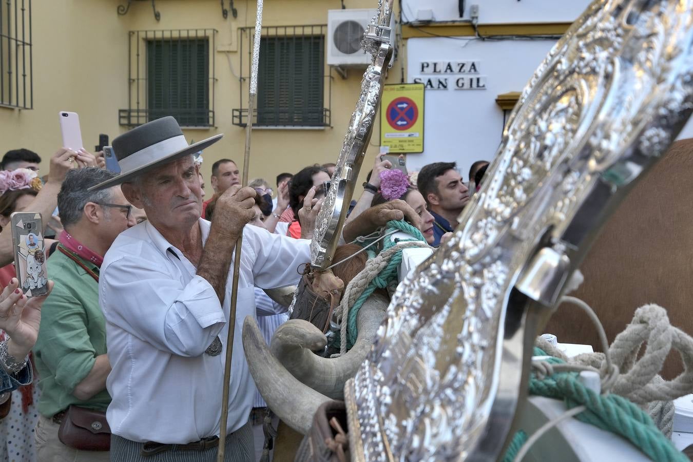 Salida de la hermandad del Rocío de la Macarena