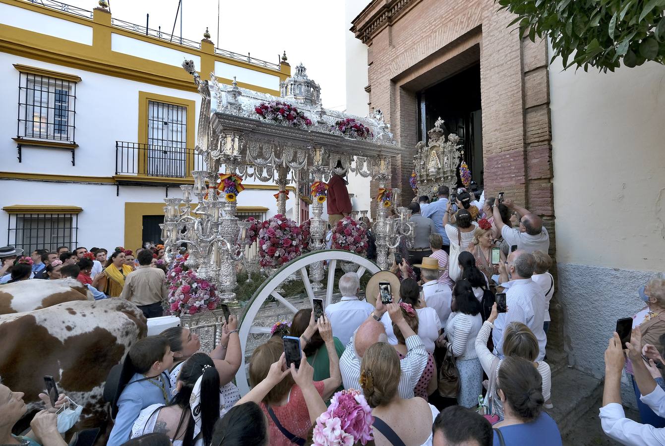 Salida de la hermandad del Rocío de la Macarena