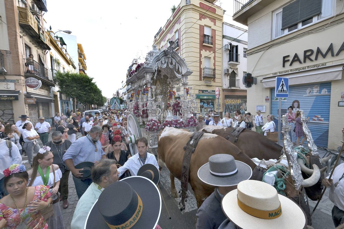 Salida de la hermandad del Rocío de la Macarena