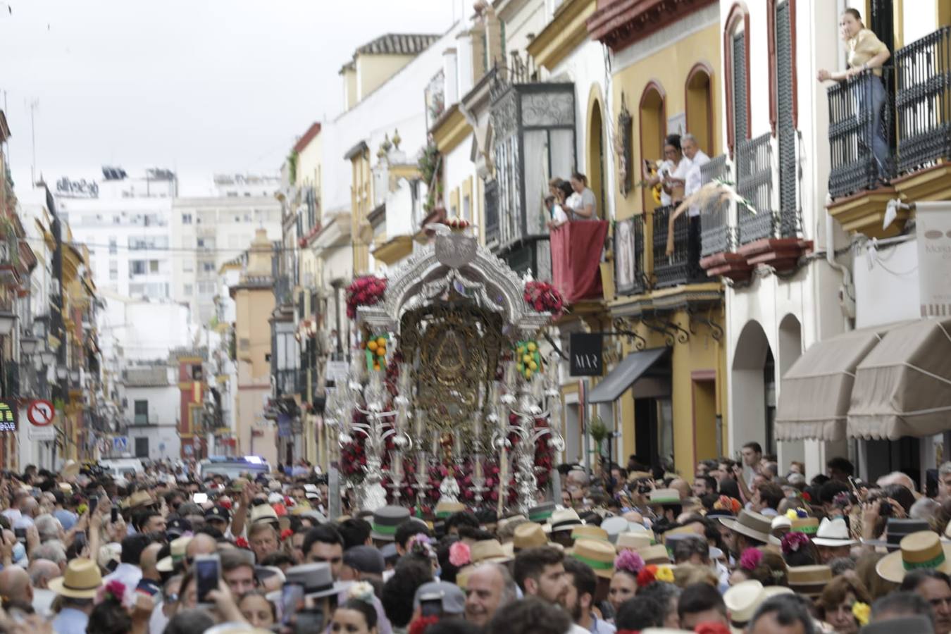 Salida de la hermandad del Rocío de Triana