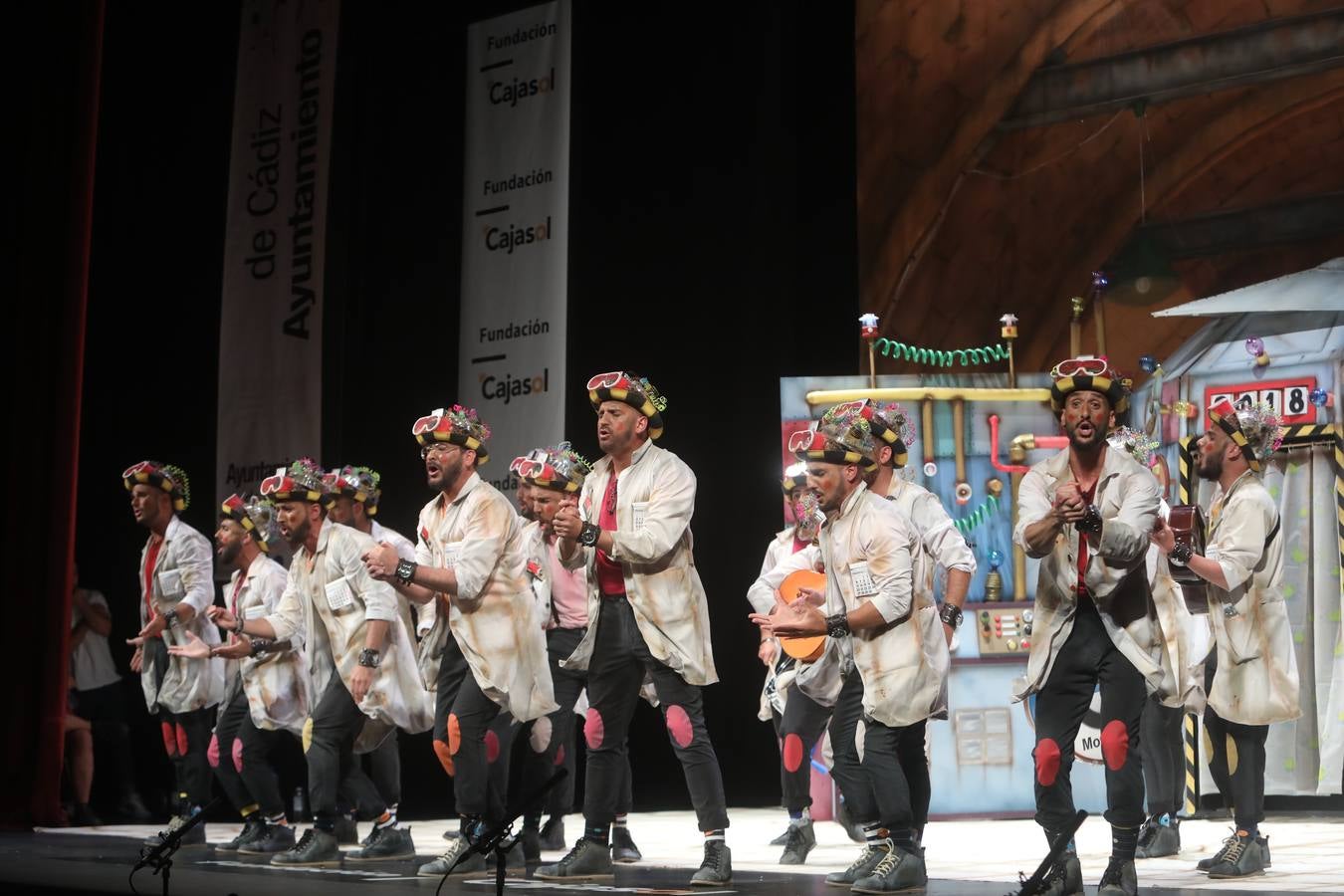 Fotos: Comparsa &#039;¿Me meto o no me meto?&#039; en el COAC 2022. Carnaval de Cádiz