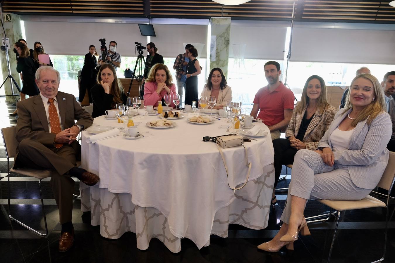 Fotos: Ambiente en la Mirada Económica de ABC y La Voz con Rogelio Velasco