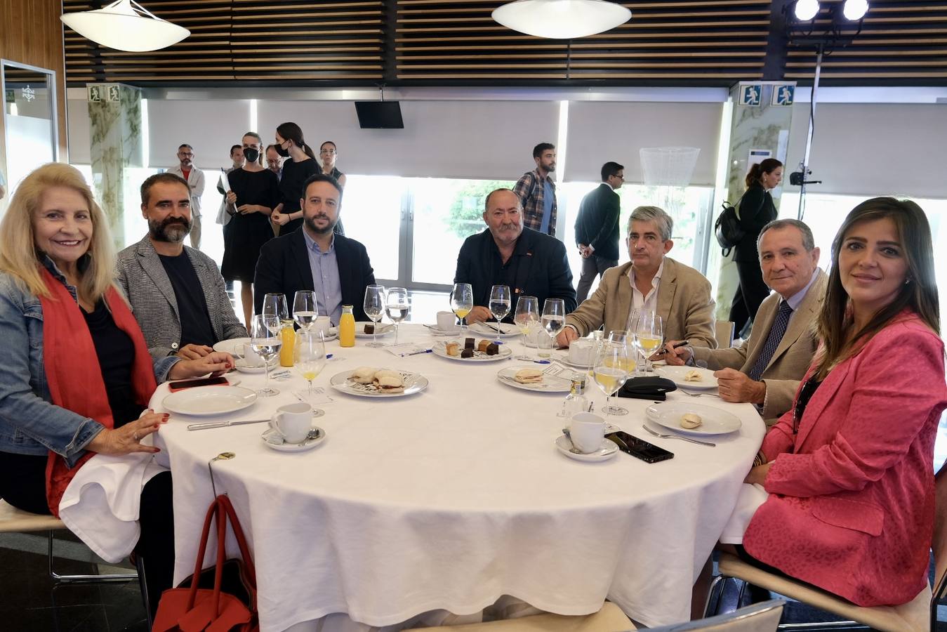 Fotos: Ambiente en la Mirada Económica de ABC y La Voz con Rogelio Velasco