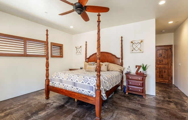 Así es el refugio de Amber Heard. Construida en 2015, la casa ocupa 230 metros cuadrados y cuenta con tres dormitorios y tres cuartos de baño completos, así como con un garaje adjunto con capacidad para hasta cinco vehículos.