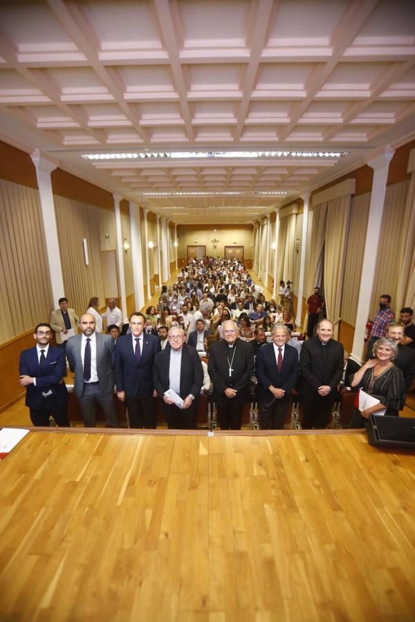 El estreno del documental sobre el colegio La Inmaculada de Córdoba, en imágenes