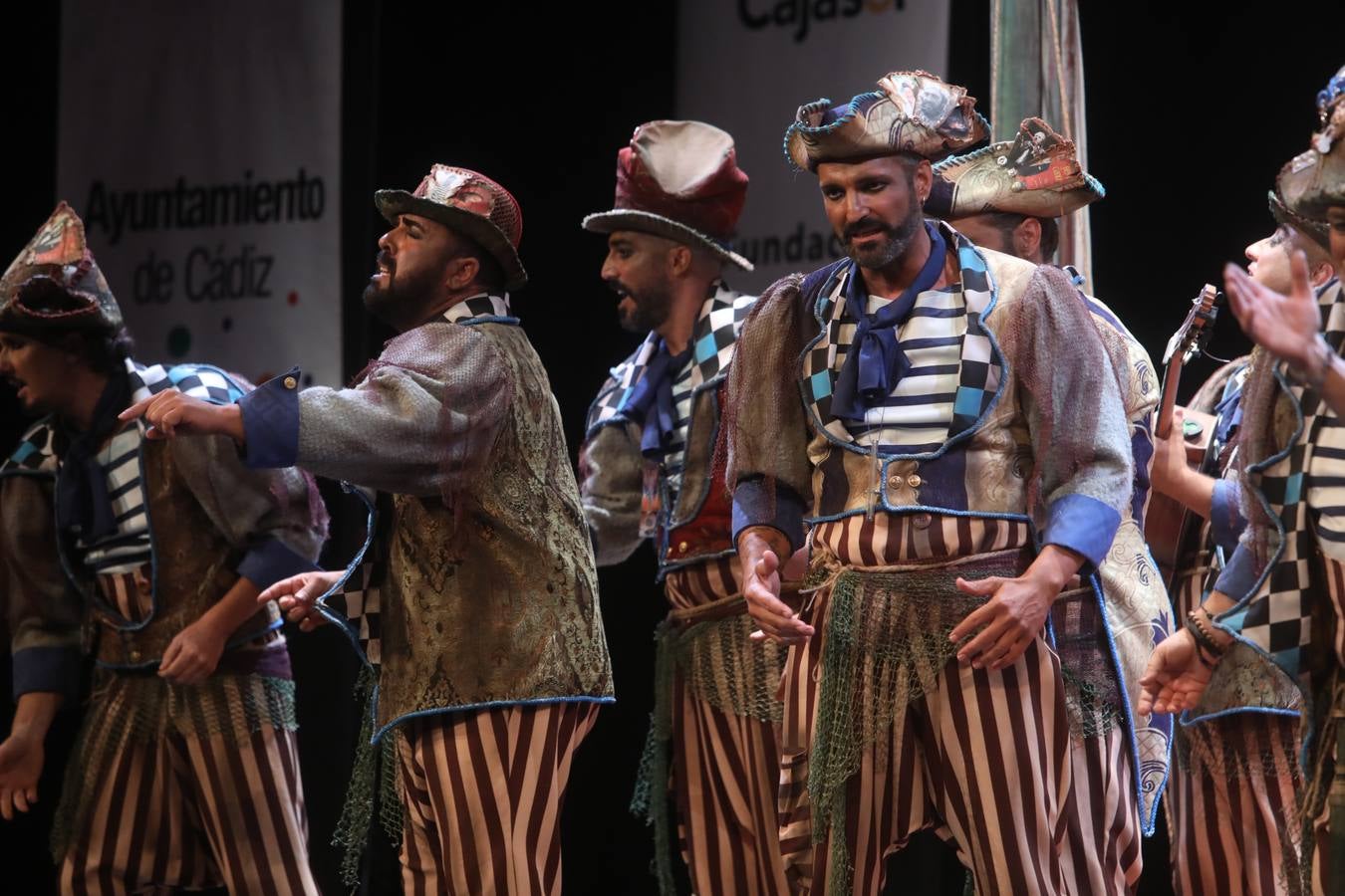 Fotos: Comparsa &#039;Los viajantes&#039; en el COAC 2022. Carnaval de Cádiz