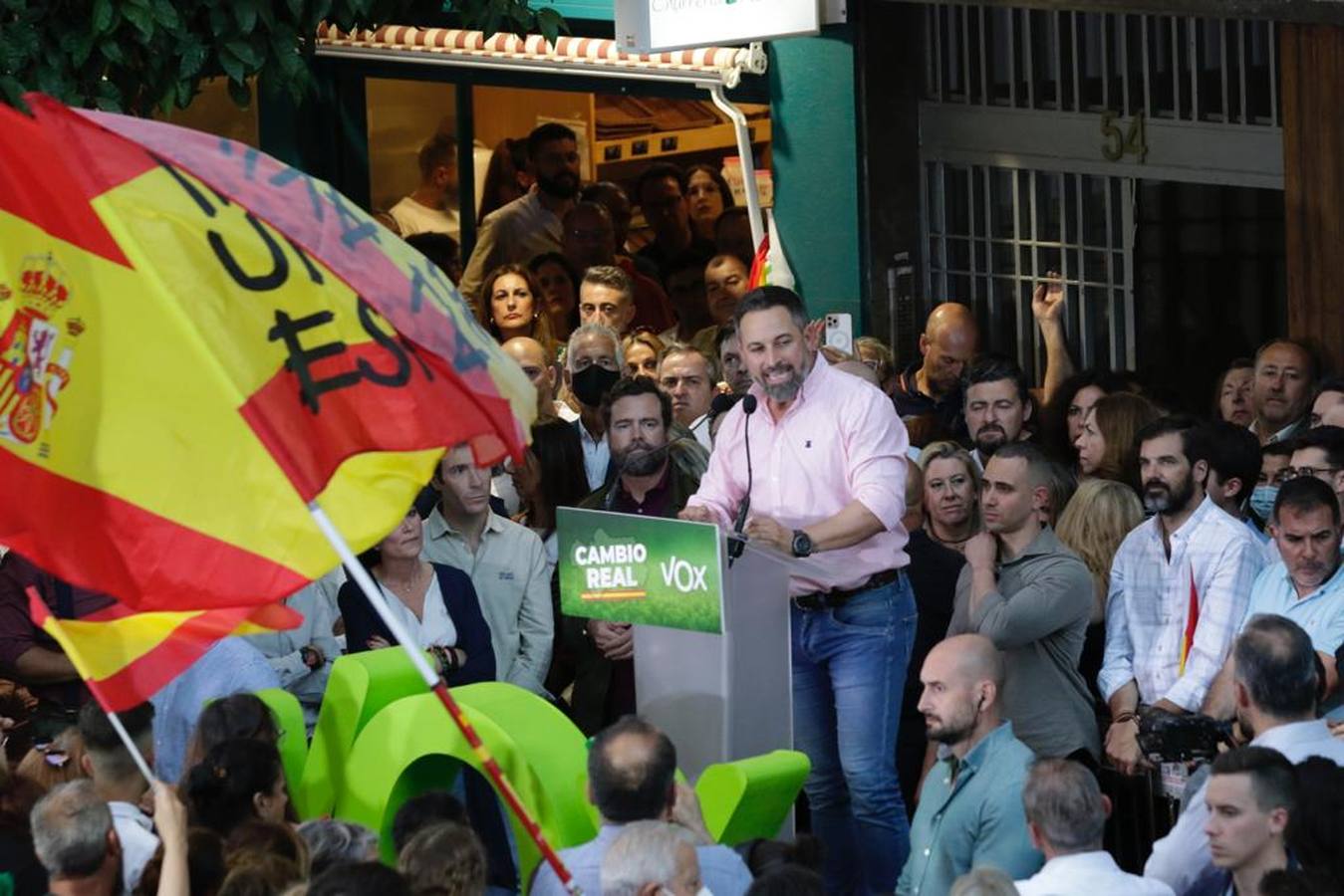 Vox llena la calle Asunción, en imágenes