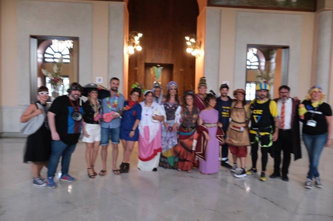 Fotos: Políticos y representantes de instituciones gaditanas se dan cita en el Falla