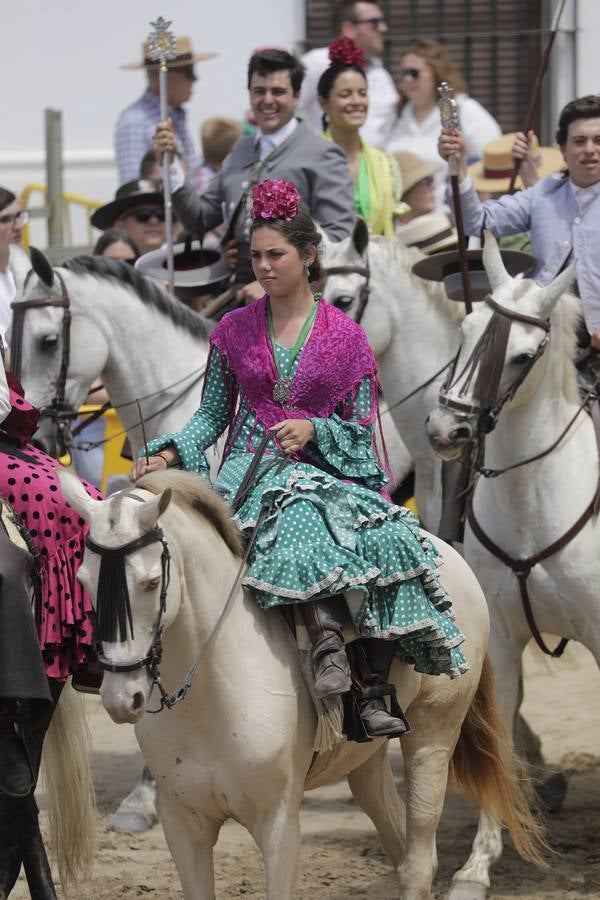 Presentación de las hermandades más antiguas ante la Virgen del Rocío