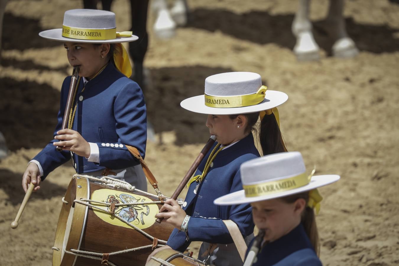 Presentación de las hermandades más antiguas ante la Virgen del Rocío