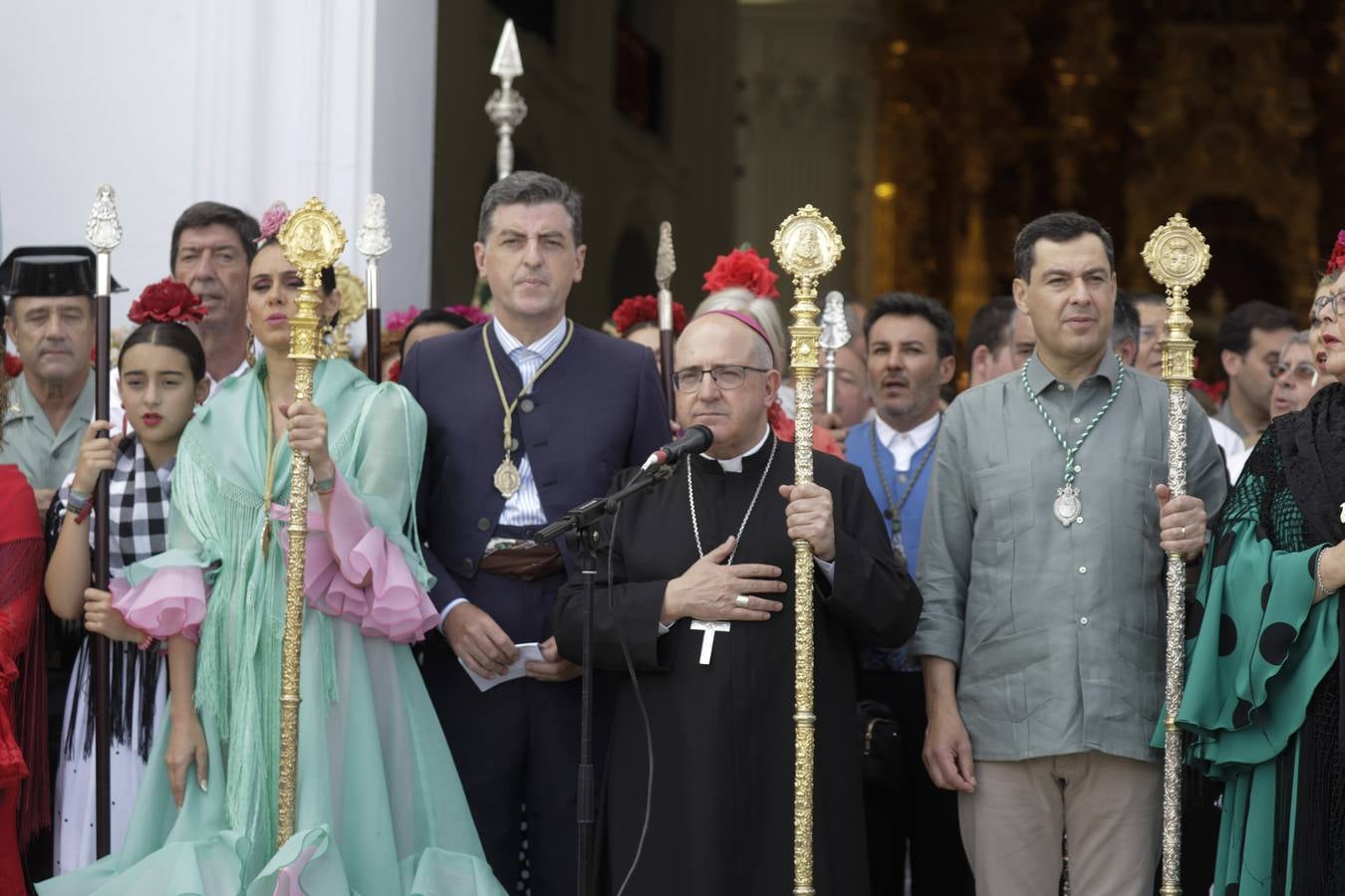 Presentación de las hermandades más antiguas ante la Virgen del Rocío