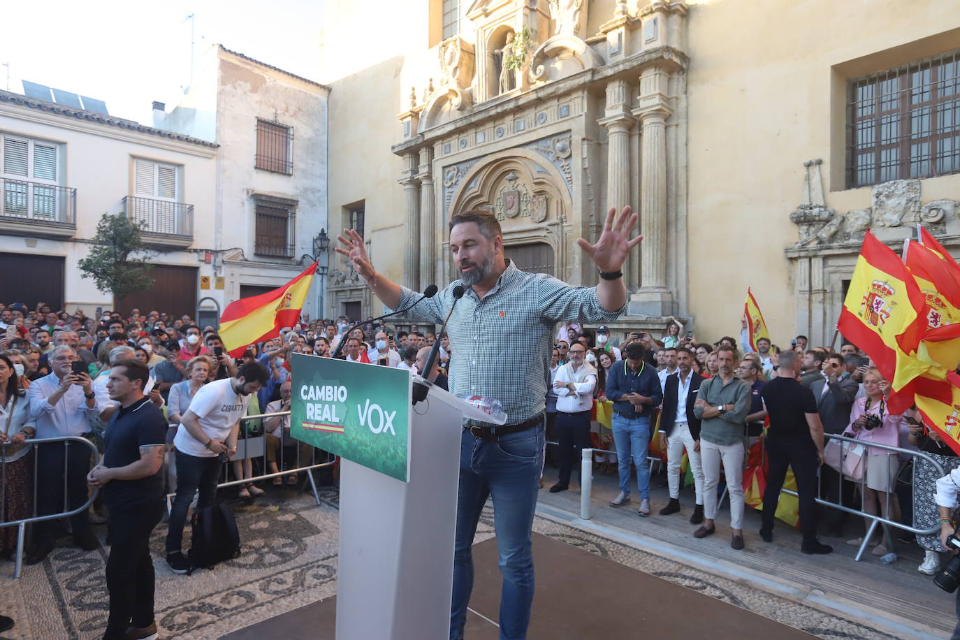 El mitin de Abascal y Olona (Vox) en Córdoba, en imágenes