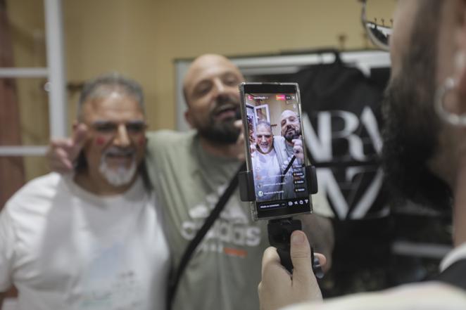 Fotos: El ambiente en la calle la noche de la Final del COAC