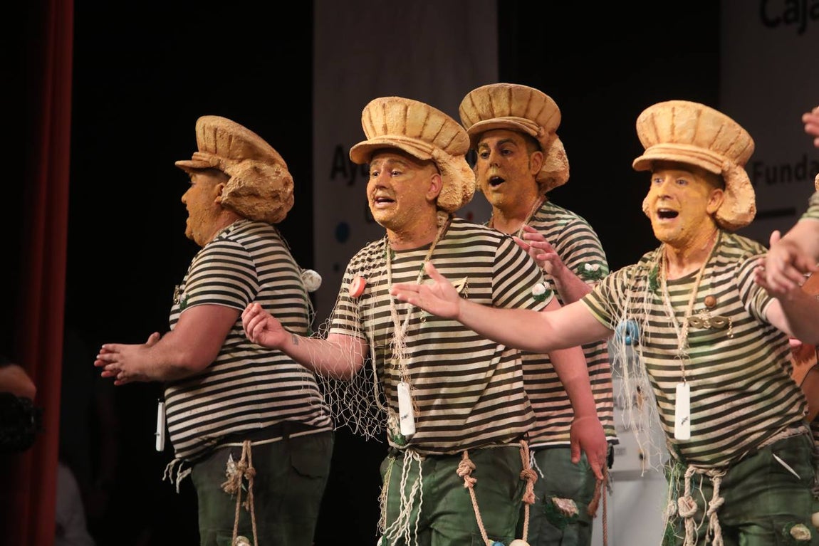 Fotos: Chirigota &#039;Aquí huele a verdín&#039; en la Final del Falla 2022