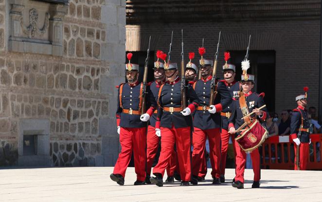 Relevo de la Guardia del Alcázar por el Regimiento del Rey nº1