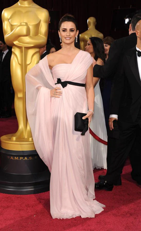 Penélope Cruz, Premios Oscar 2014. De inspiración griega y con tejido vaporoso, en 2014 Penélope apostaba por Giambattista Valli.