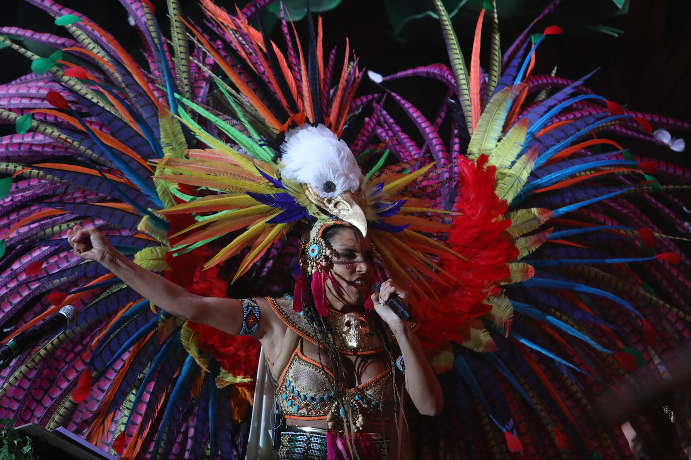 El espectacular pregón de India Martínez en el Carnaval de Cádiz, en imágenes