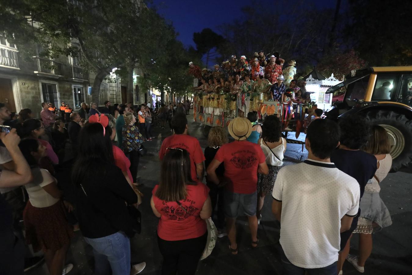 Fotos: El «lunes de coros» tampoco anima la calle que languidece en el Carnaval de junio en Cádiz