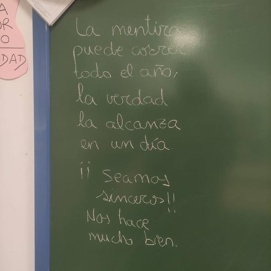 Los mensajes sorpresa con los que despiertan cada mañana los alumnos de un colegio sevillano