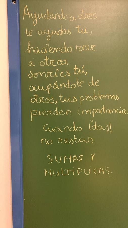 Los mensajes sorpresa con los que despiertan cada mañana los alumnos de un colegio sevillano