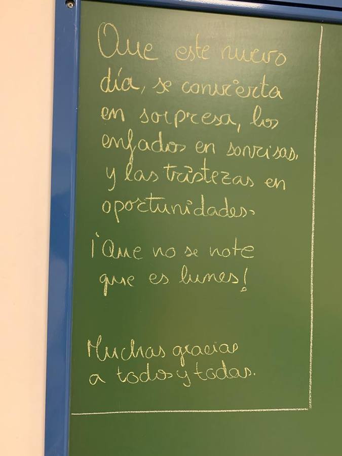 Los mensajes sorpresa con los que despiertan cada mañana los alumnos de un colegio sevillano