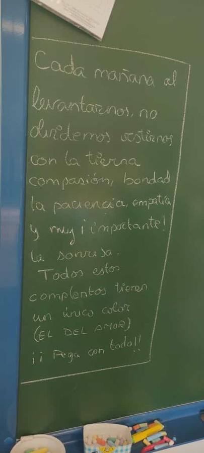 Los mensajes sorpresa con los que despiertan cada mañana los alumnos de un colegio sevillano