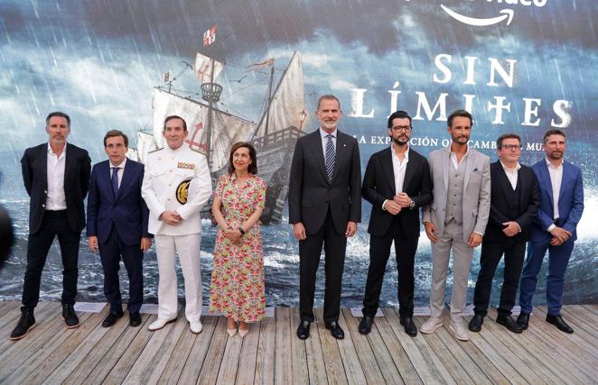 El director de la serie, Simon West, y el jefe de contenido de Prime Video España, Ricardo Cabornero, también acudieron. 