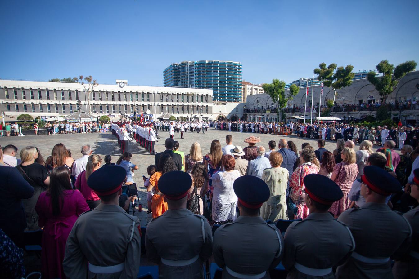 Desfile militar para despedir a los condes de Wessex en Gibraltar