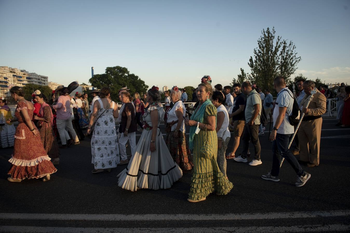 La Hermandad del Rocío de la Macarena vuelve a casa tras una intensa romería