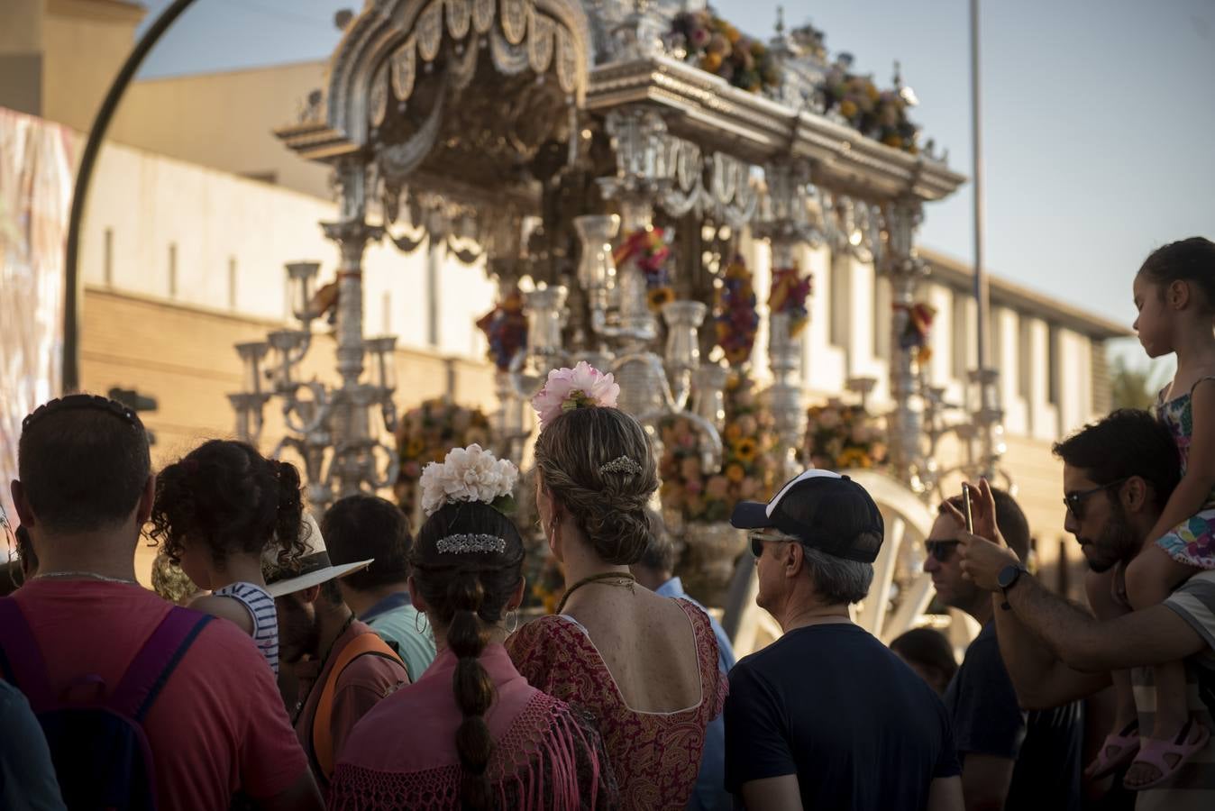 La Hermandad del Rocío de la Macarena vuelve a casa tras una intensa romería