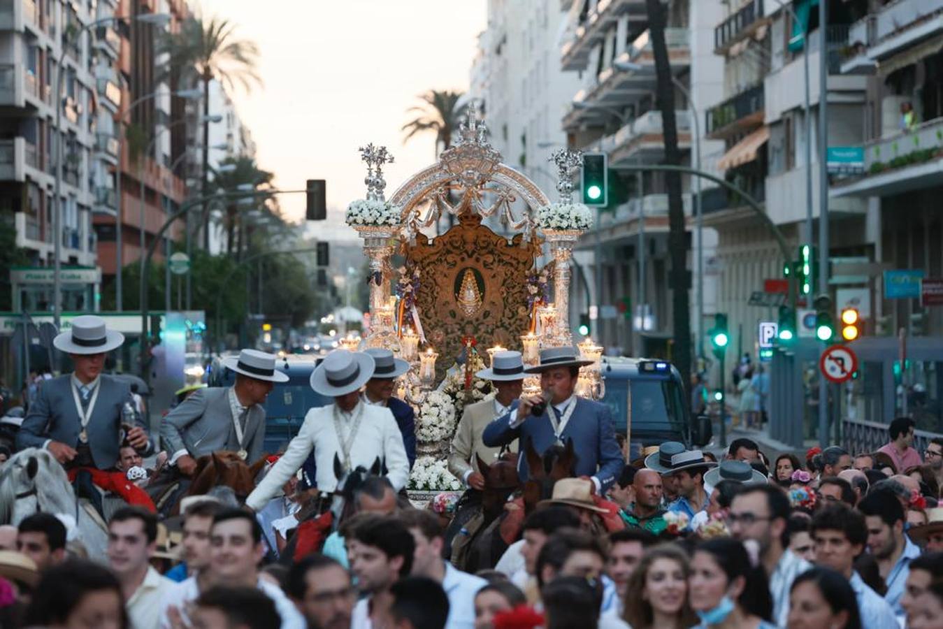 La hermandad del Rocío de Sevilla ya está en la ciudad