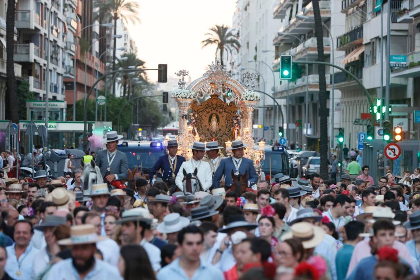 La hermandad del Rocío de Sevilla ya está en la ciudad