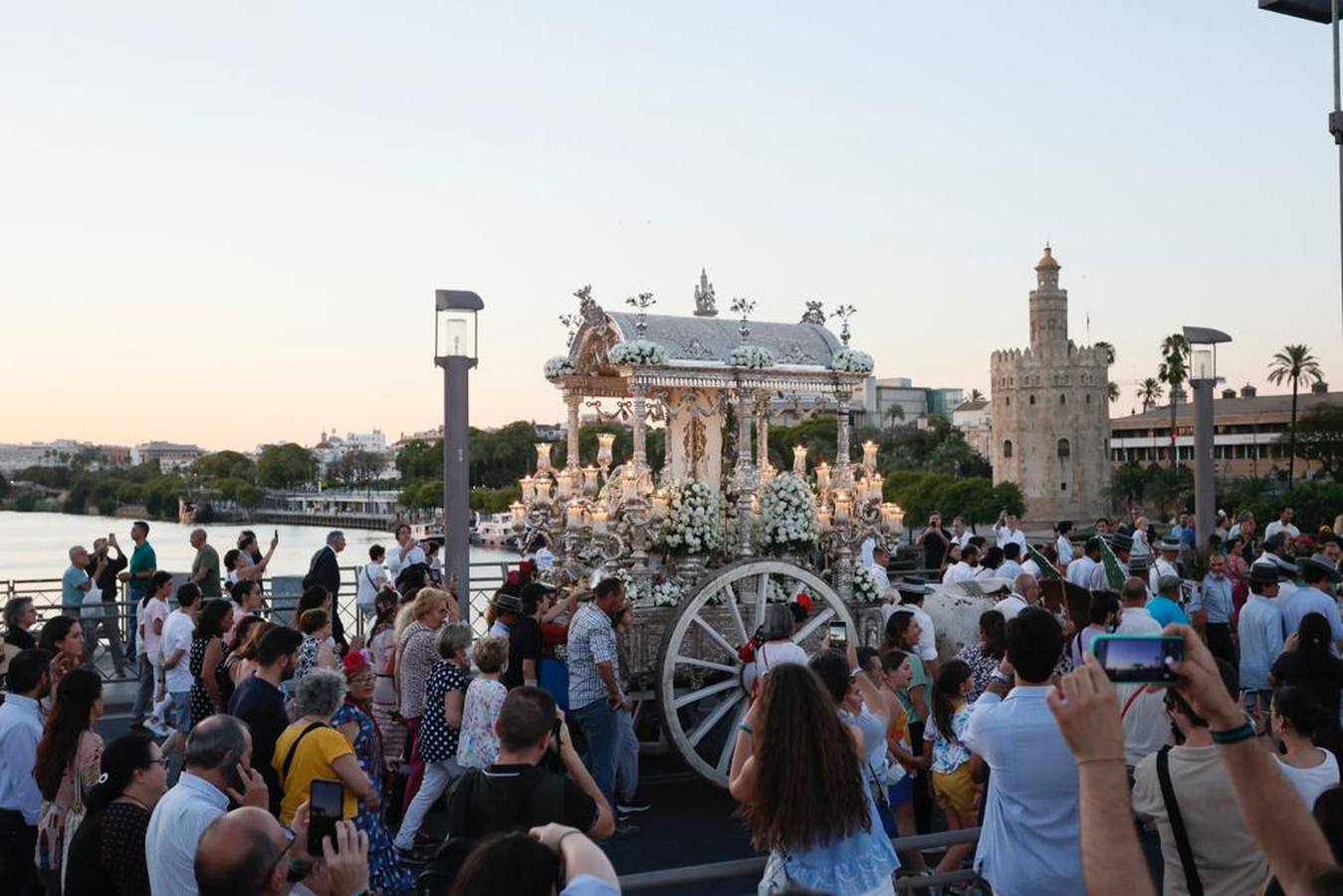 La hermandad del Rocío de Sevilla ya está en la ciudad