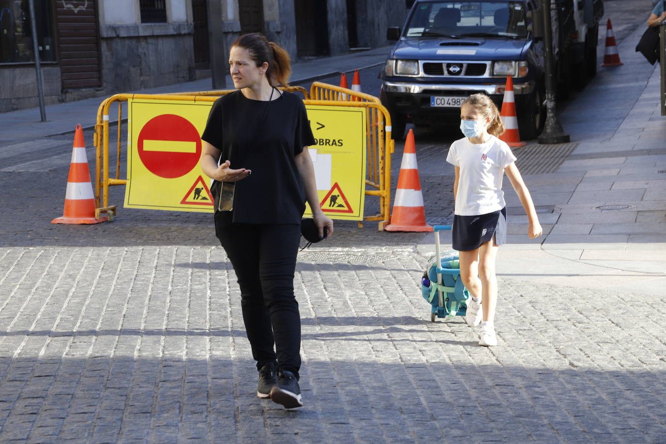 El corte de la calle Alfaros de Córdoba por un socavón, en imágenes