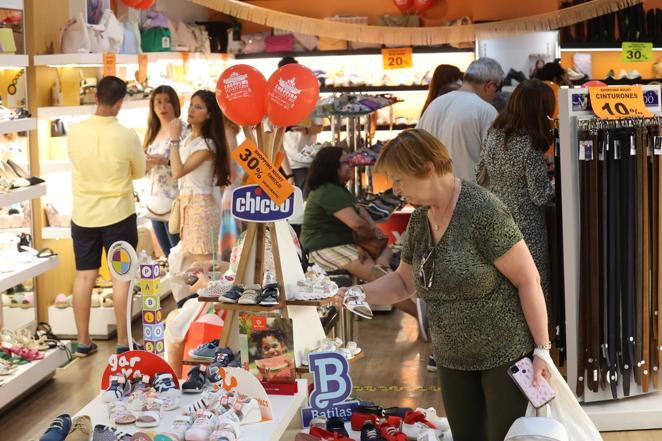 La bulliciosa Shopping Night de Córdoba, en imágenes