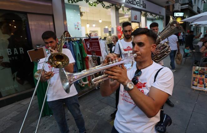 La bulliciosa Shopping Night de Córdoba, en imágenes