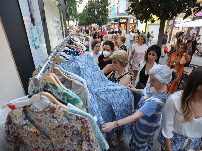 La bulliciosa Shopping Night de Córdoba, en imágenes