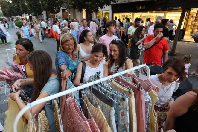 La bulliciosa Shopping Night de Córdoba, en imágenes