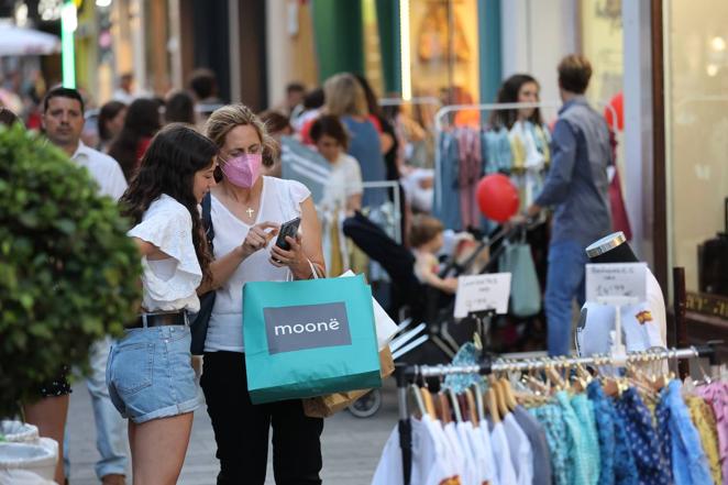 La bulliciosa Shopping Night de Córdoba, en imágenes