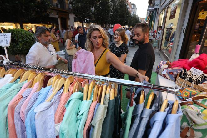 La bulliciosa Shopping Night de Córdoba, en imágenes