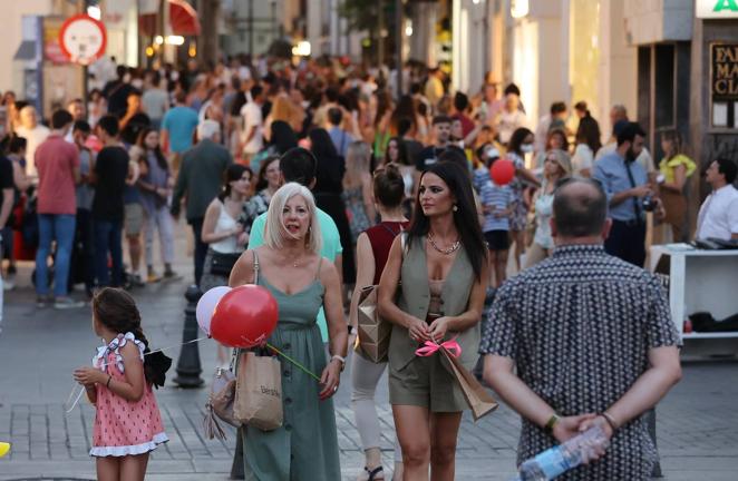 La bulliciosa Shopping Night de Córdoba, en imágenes