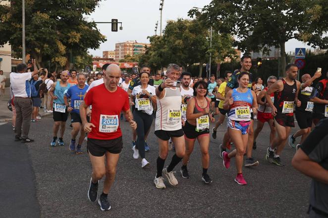 Las mejores imágenes de la Carrera Nocturna Trotacalles en Córdoba