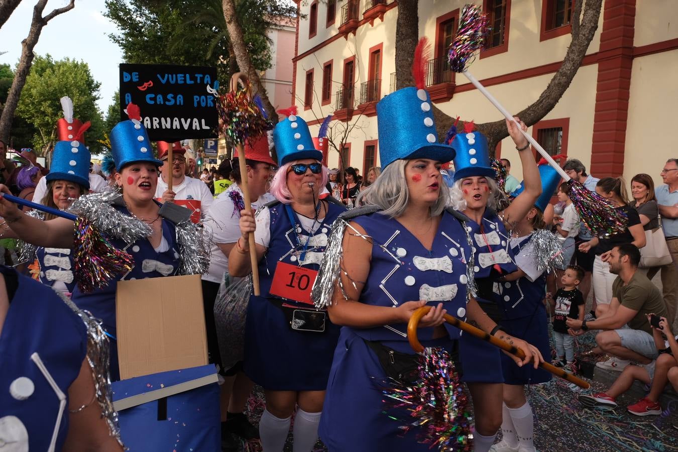 Fotos: Así ha sido la Cabalgata del Humor en Cádiz