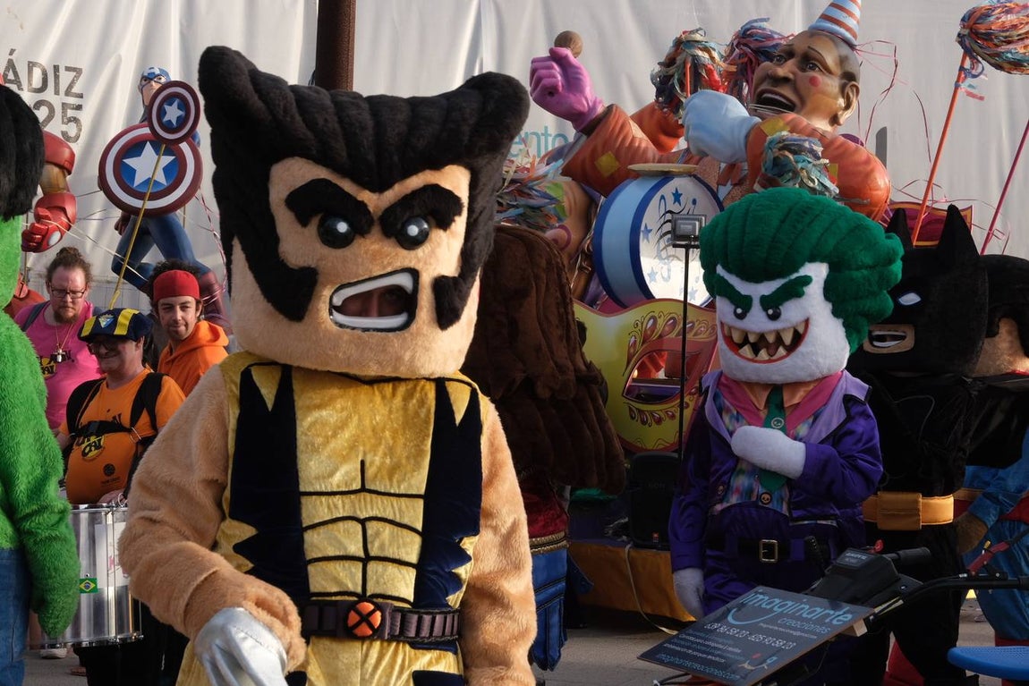 Fotos: Así ha sido la Cabalgata del Humor en Cádiz