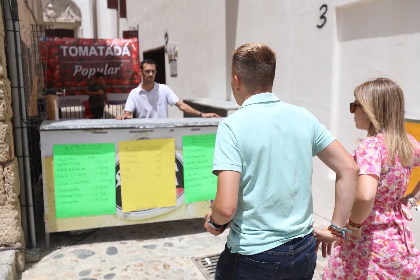 Fotos: Fiasco de la &#039;Tomatada popular&#039; de este sábado en la plaza de Santa Cruz