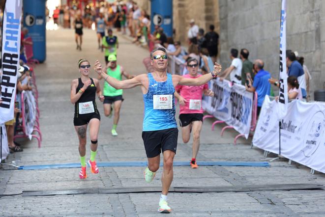 La Carrera del Corpus llena de atletas las calles del Casco de Toledo