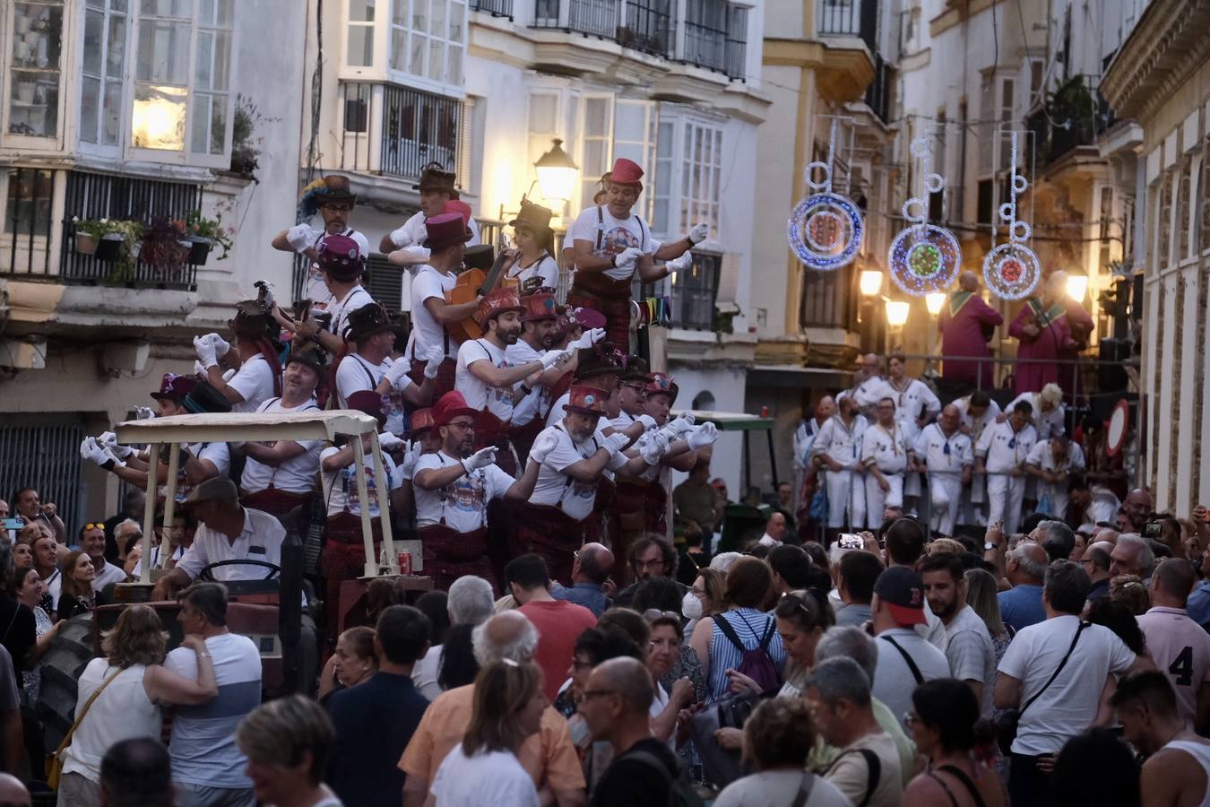 Fotos: Ambiente y carrusel de coros en Cádiz el Domingo de Piñata